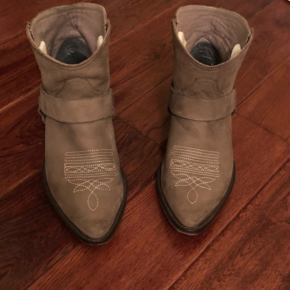 Steve Madden leather boots